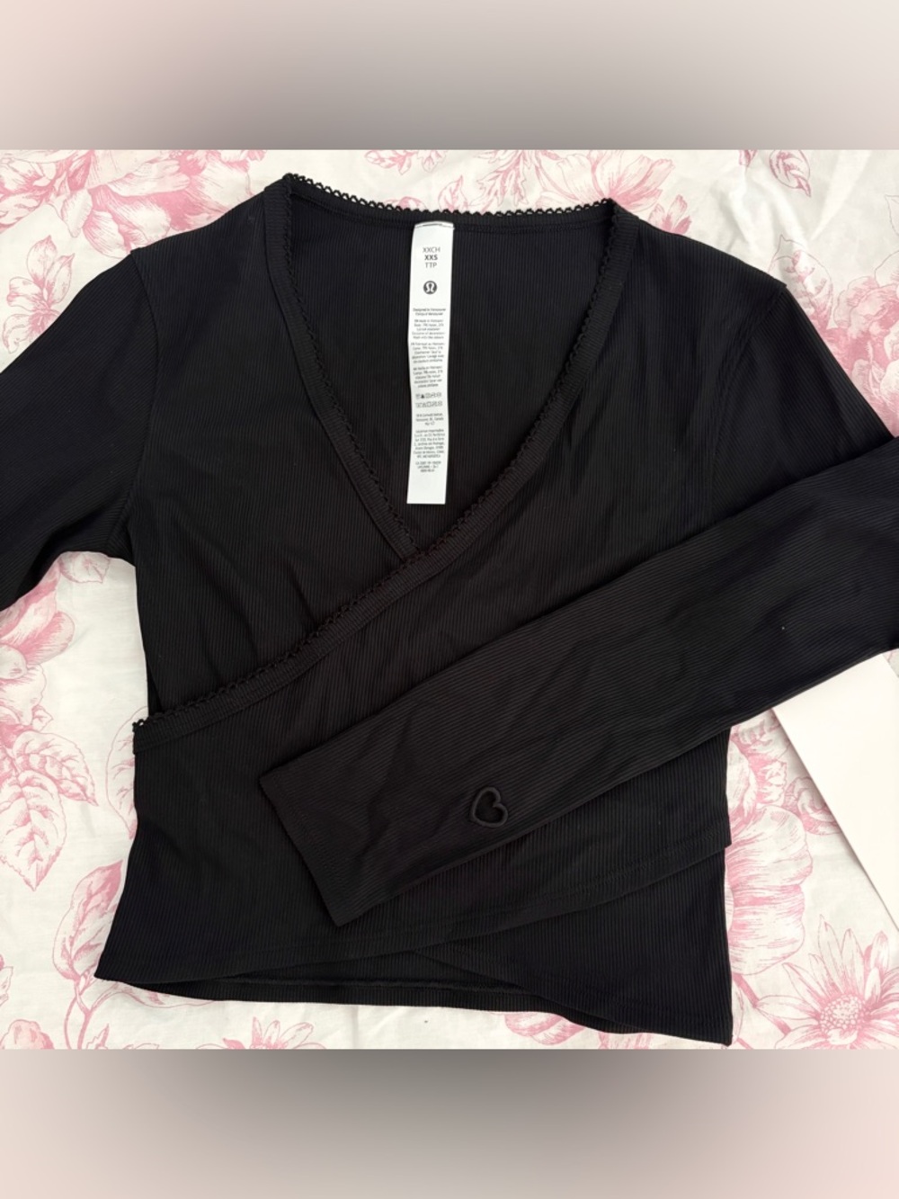 NWT lululemon black heart long sleeve wrap top size XXS